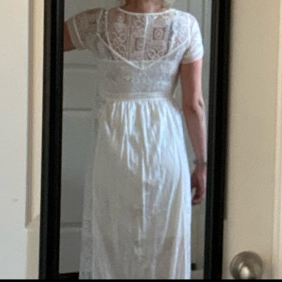 IVORY BEACHY BOHO EMBROIDERED LONG CROCHET LACE WEDDING DRESS - Picture 3 of 11